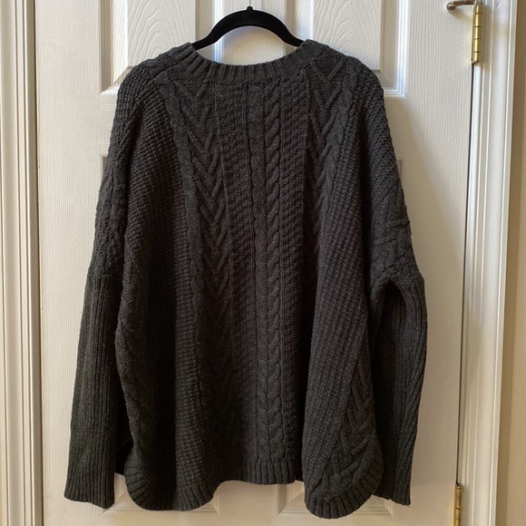Joseph A Oversized Cable Sweater - Picture 4 of 7